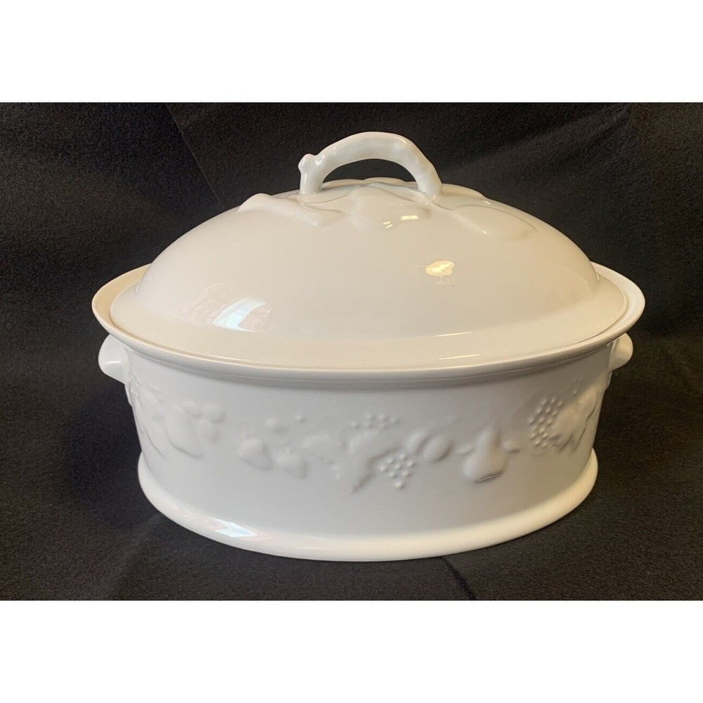 White Ceramic Oval Covered Casserole Dish Embossed‎ Fruit Design Serv. Bowl 1 QT